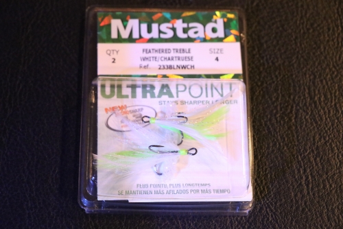 Mustad 233NP-BLNWCH White Chart Dressed Treble Hooks Size 4 Jagged Tooth  Tackle