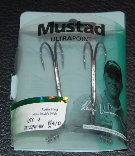 Mustad 78122NP-BN Plastic Frog Double Hooks Size 4/0 Jagged Tooth Tackle